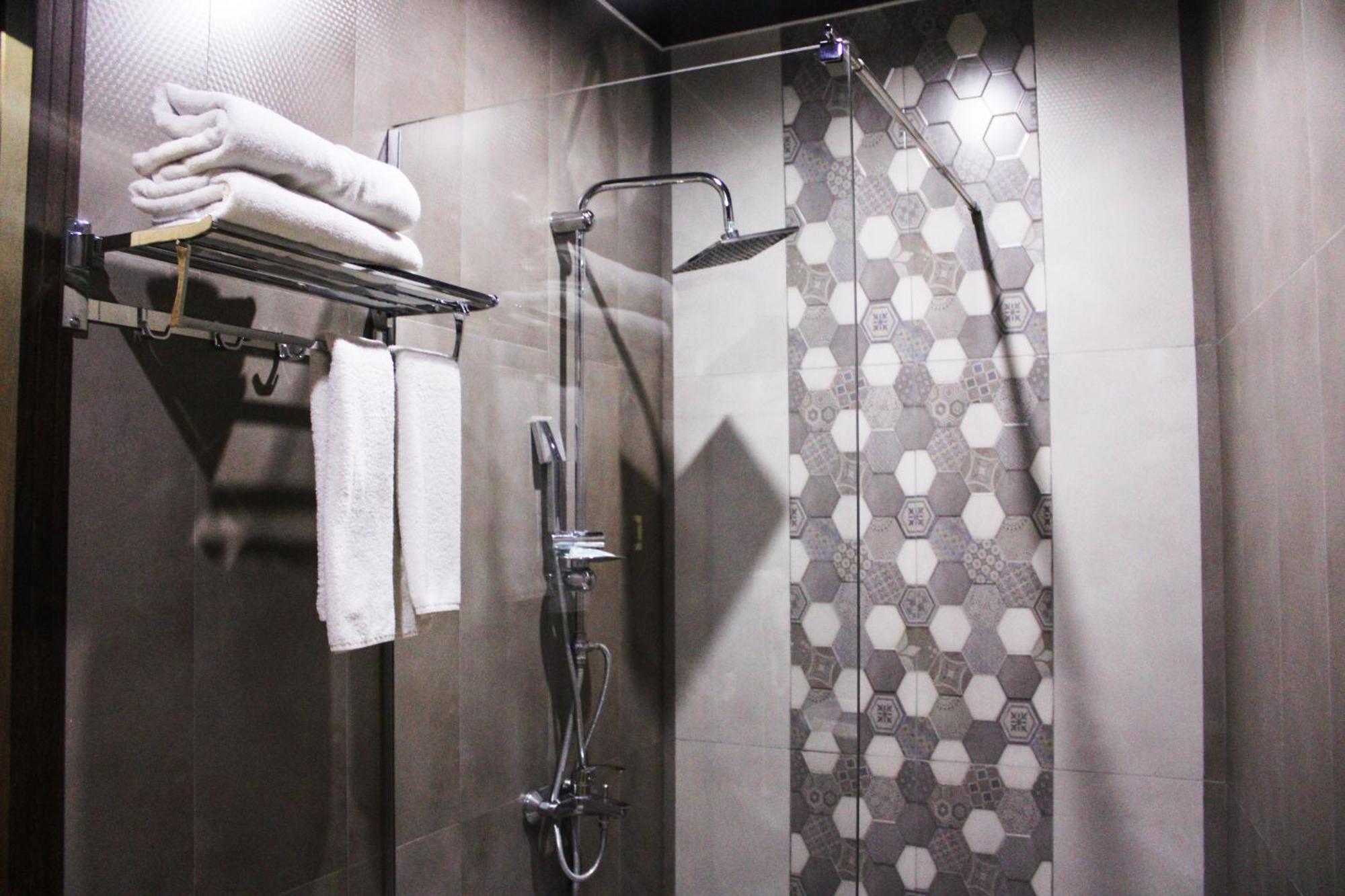 7 Rooms Hotel Tserovani Extérieur photo