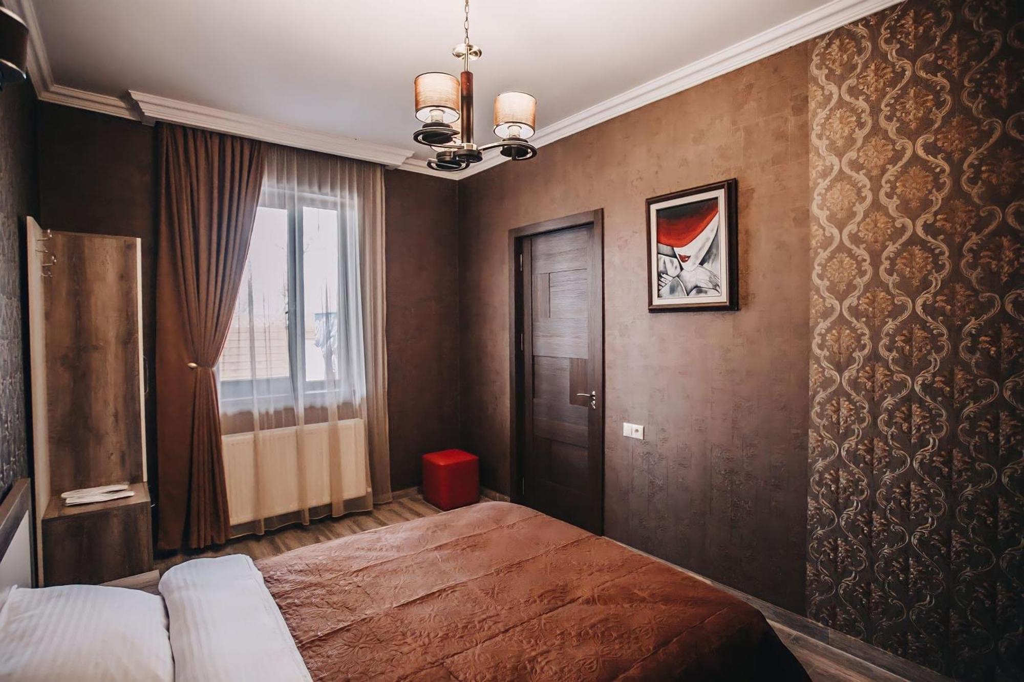 7 Rooms Hotel Tserovani Extérieur photo