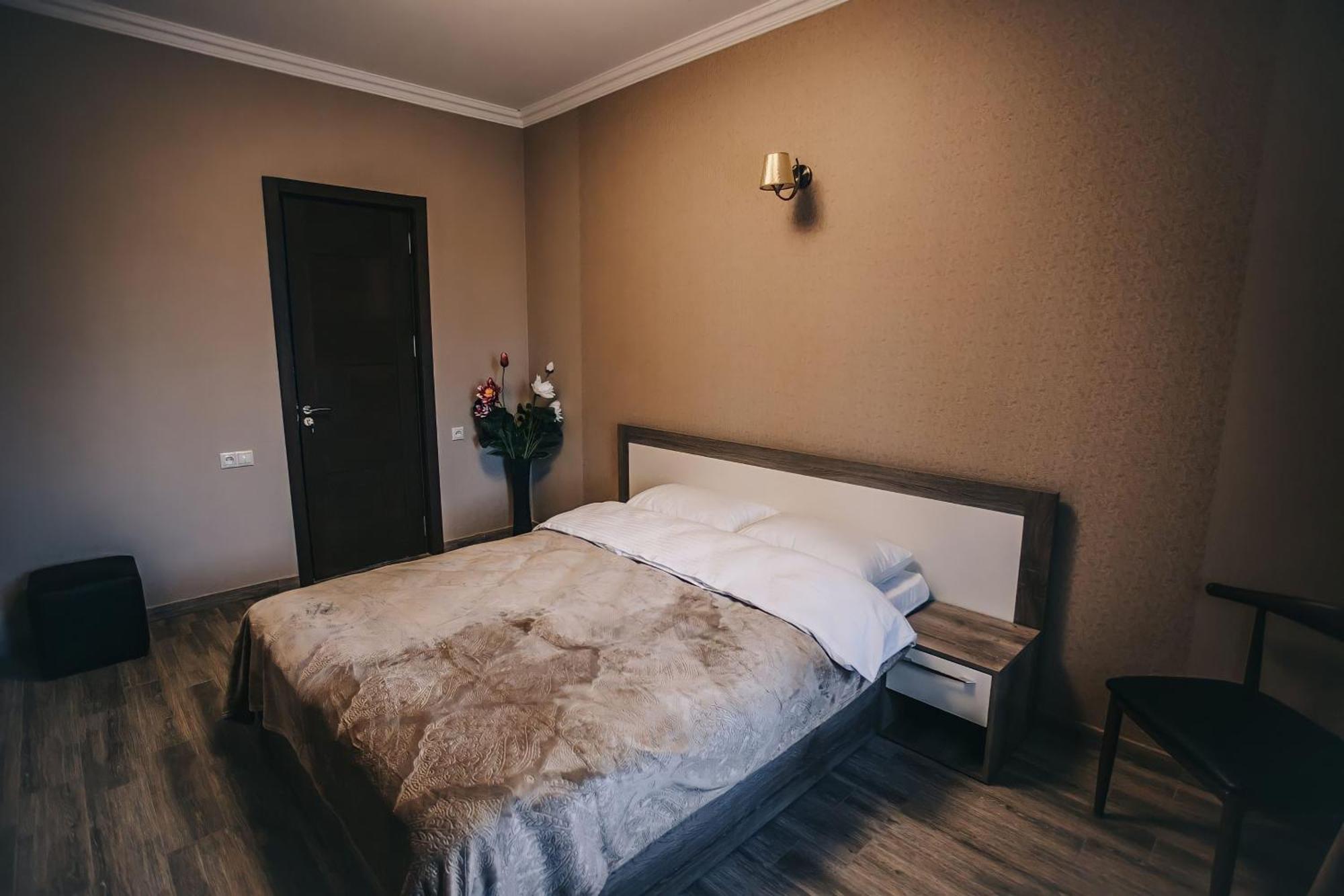 7 Rooms Hotel Tserovani Extérieur photo